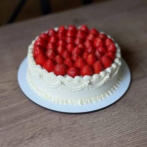 Classic strawberry cake